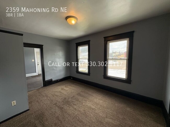 Building Photo - Large three bedroom one bathroom duplex fo...