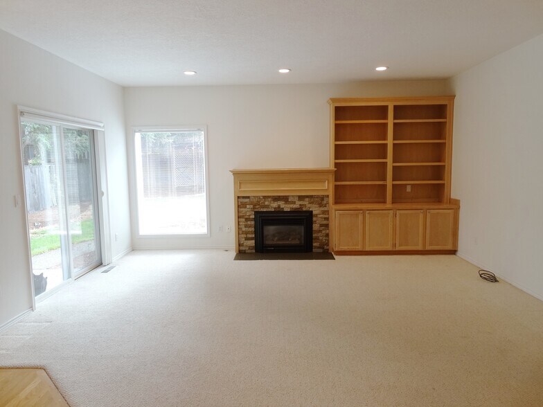 Building Photo - 16655 SW Springwater Ct