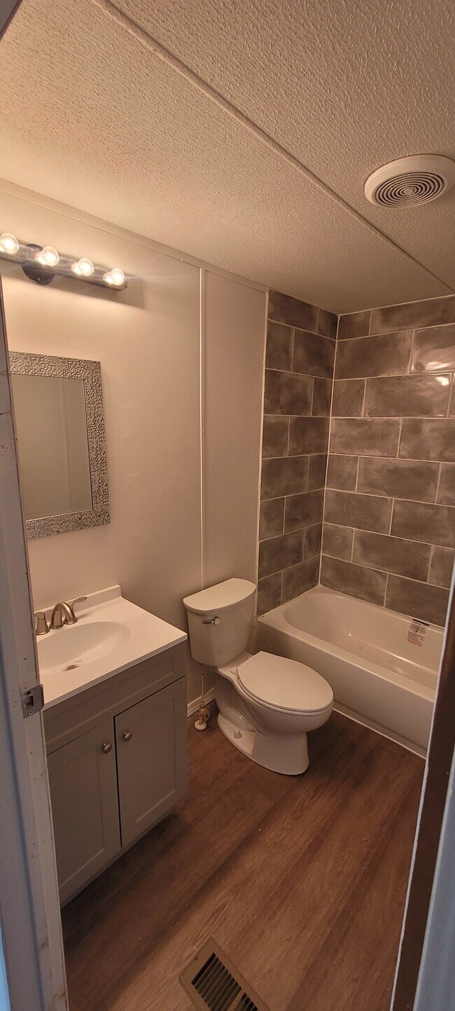 Building Photo - 120 Linda Sue Ln