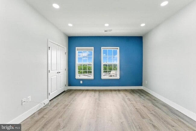 Building Photo - 1111 Trenton Pl SE