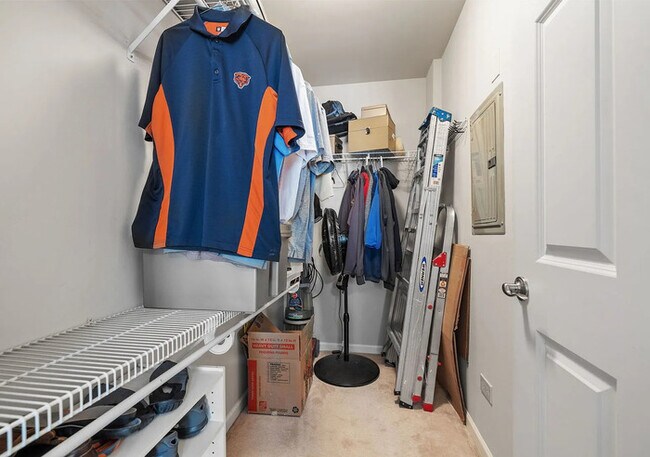 Building Photo - Bright & Spacious 2BR/2BA Condo with Covered Parking Near Train Station