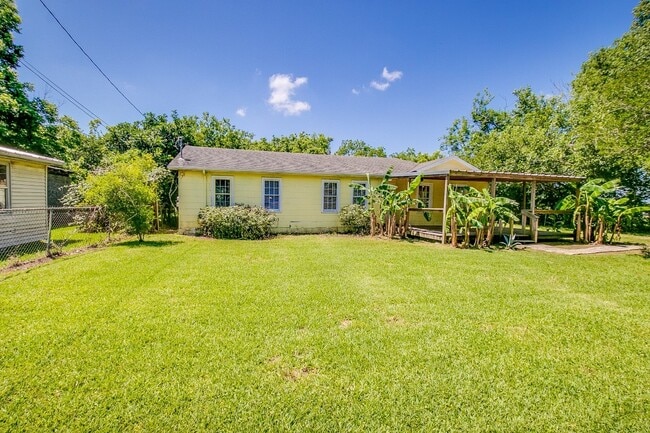 Building Photo - 3901 McKinney Dr