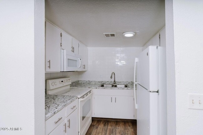 Building Photo - 2690 N 43rd Ave