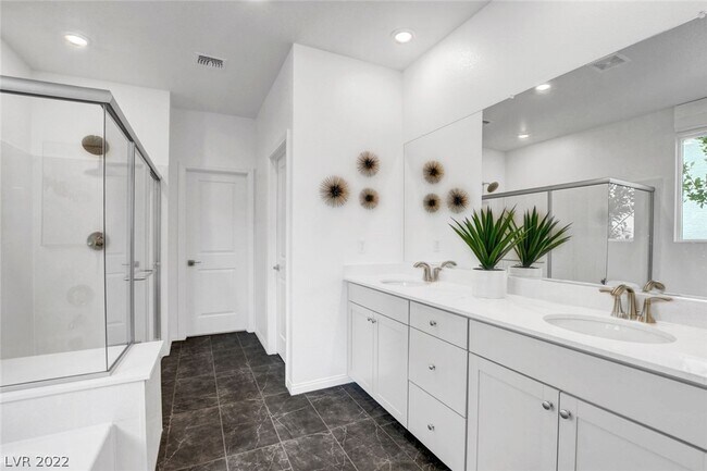 Building Photo - 7586 Lush Oasis Ave.