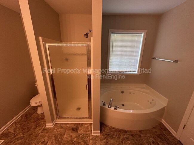 Building Photo - 225 Braeburn Dr