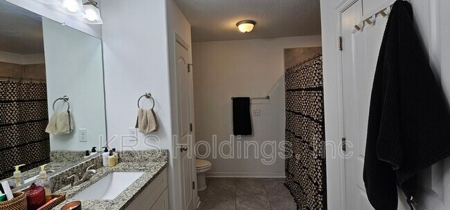 Building Photo - 918 Hillside Ave