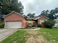 Building Photo - 3 Bed 2 Bath!