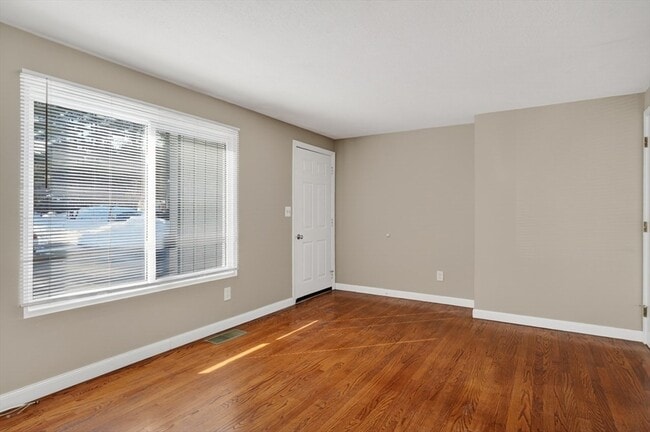 Building Photo - 77 Wilson St