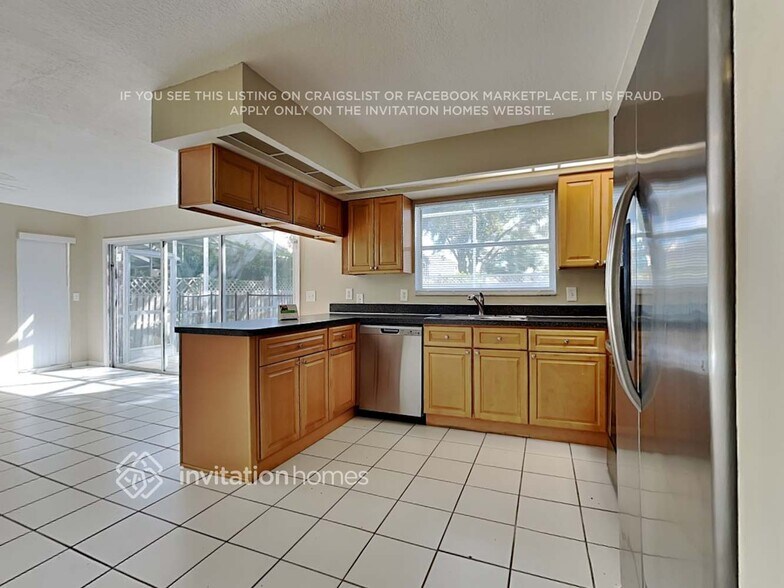 Building Photo - 17604 Esprit Dr