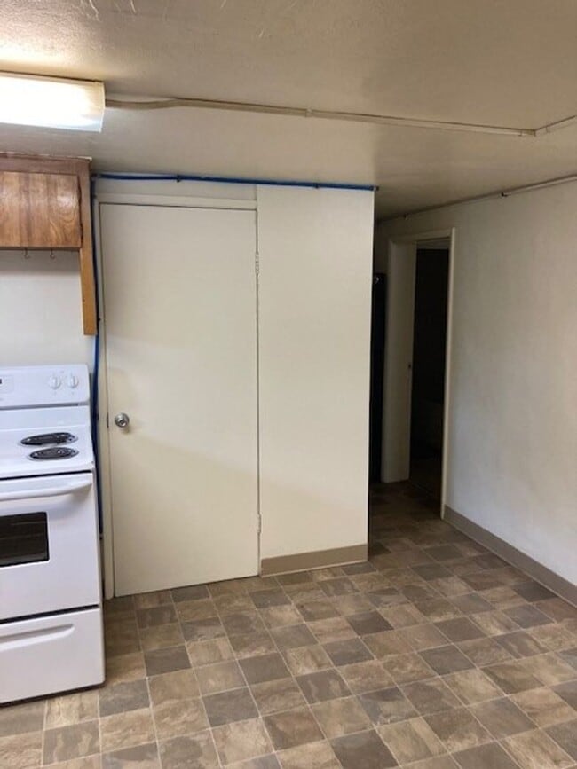 Building Photo - (487) 25th Street Duplex  2 Bdrm / 1 Bthrm