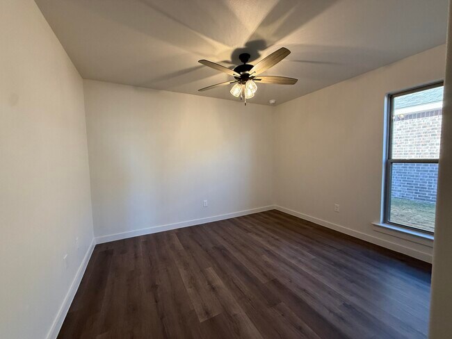 Building Photo - 3011 138th Pl