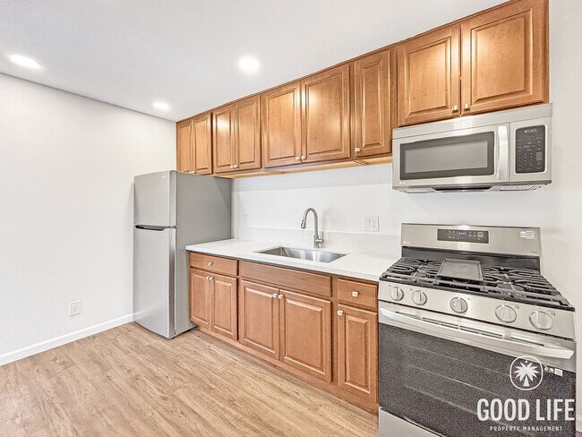 Building Photo - Charming 2BD/1BA South Park Unit with New Turf Yard & In unit laundry