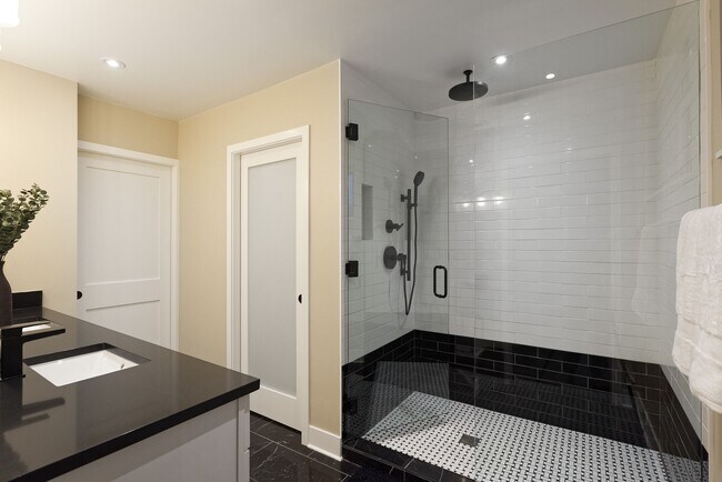 Building Photo - 888 Horse Ranch Dr