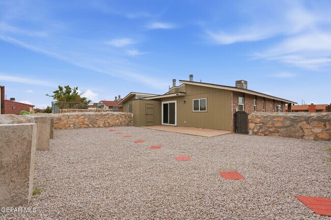 Building Photo - 3540 E Glen Dr