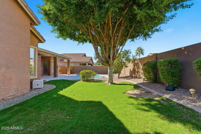 Building Photo - 7180 W Trails Dr