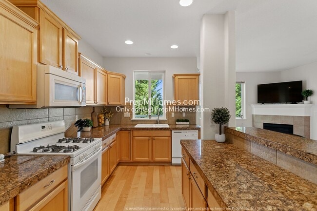 Building Photo - Four Bedroom Home with Amazing Views in Bull Mountain!