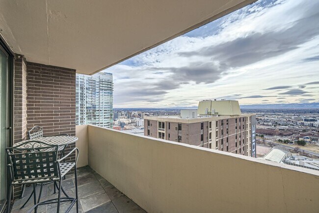 Building Photo - Downtown Denver Furnished 1 BDR w/ Rooftop...