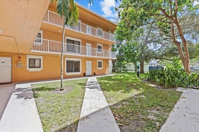 Building Photo - 6900 SW 39th St