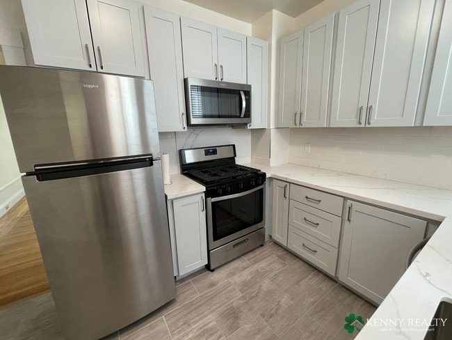 Building Photo - 1325 5th Ave