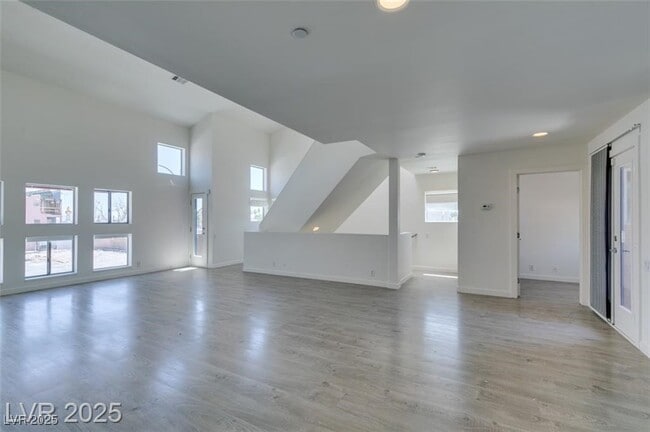 Building Photo - 255 Tower St