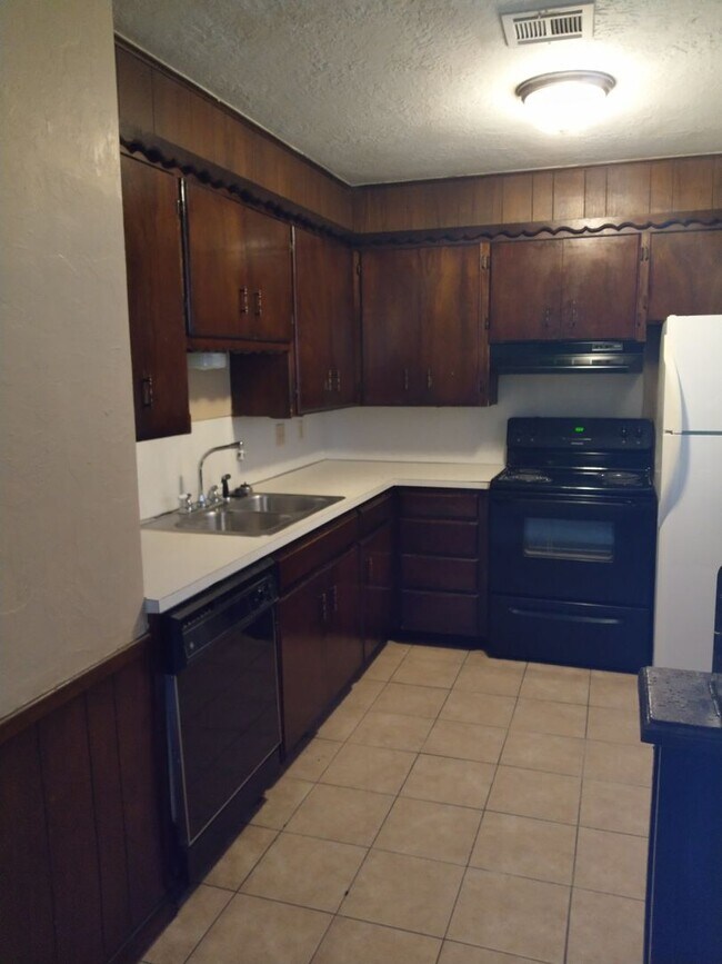 Building Photo - 2234-2236 Donna Dr