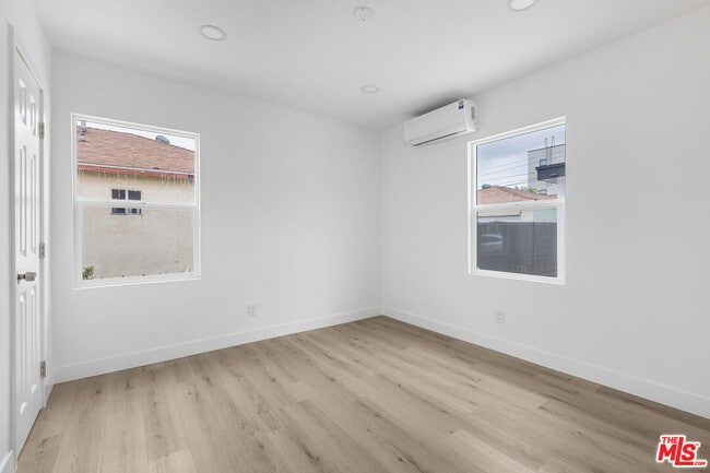 Building Photo - 1613 W 209th St