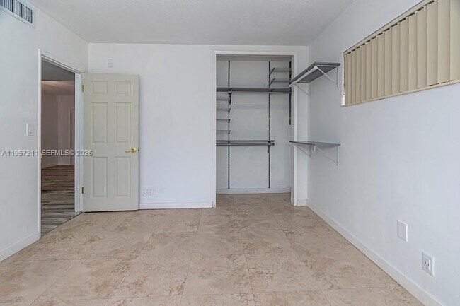 Building Photo - 1450 NE 170th St