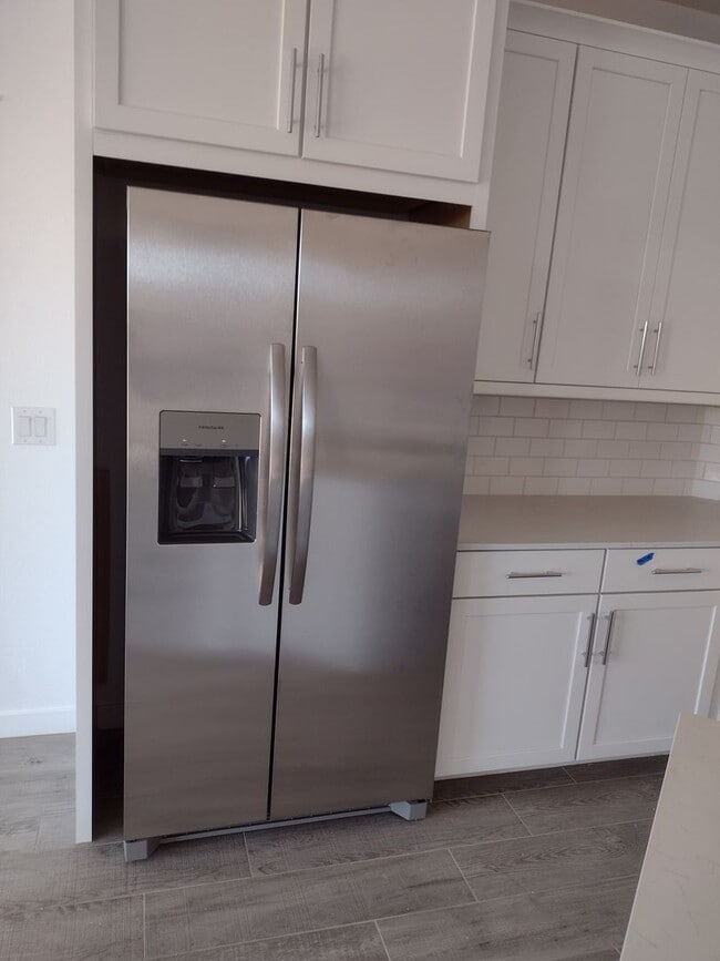 Building Photo - NEWER BUILD IN BEAUTIFUL GATED PHOENIX COMMUNITY!