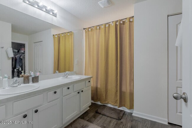 Building Photo - 3348 Lawton Pl