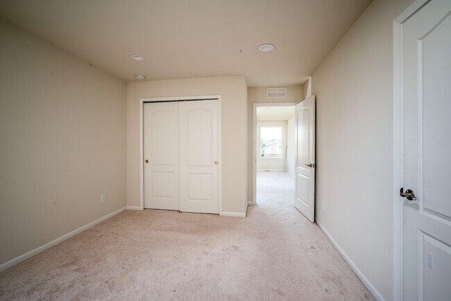 Building Photo - 2825 Dillon Dr