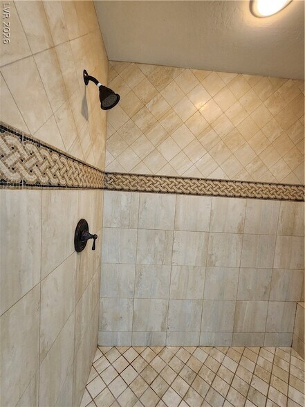 Building Photo - 2713 Cyrano St