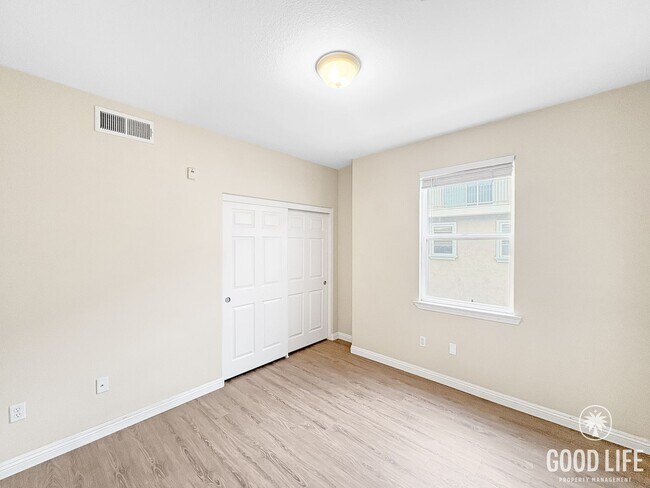 Building Photo - Beautiful 2Bd/2Ba Available In Sabre Springs