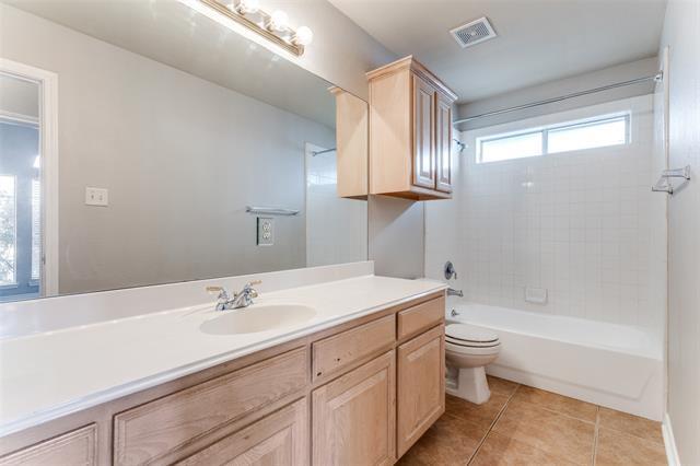 Building Photo - 909 Canterbury Dr