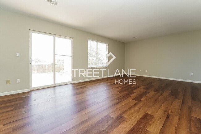 Building Photo - REDUCED!