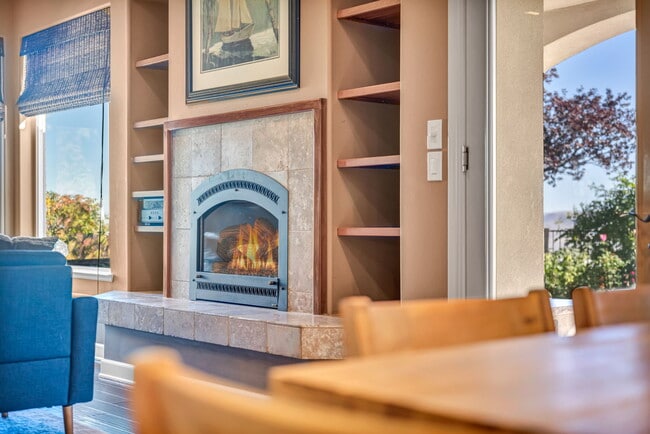 Building Photo - 1520 Taos Ln