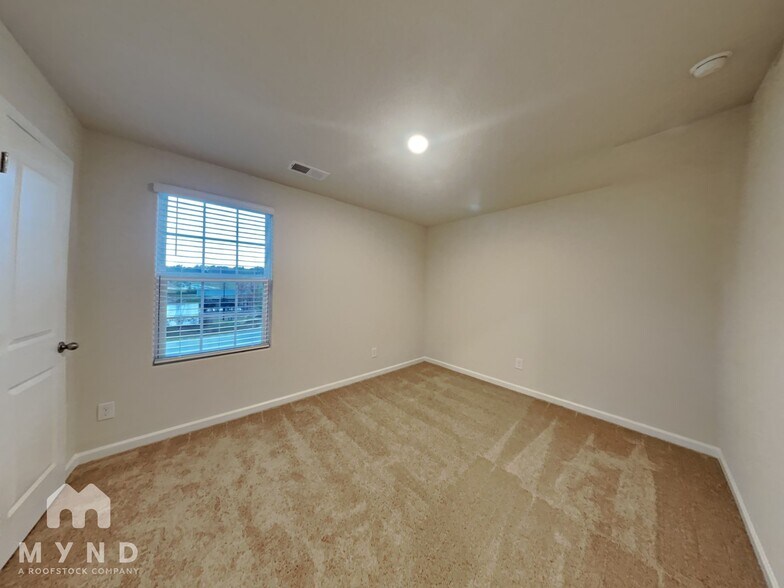 Building Photo - 40 Royal Mdw Dr