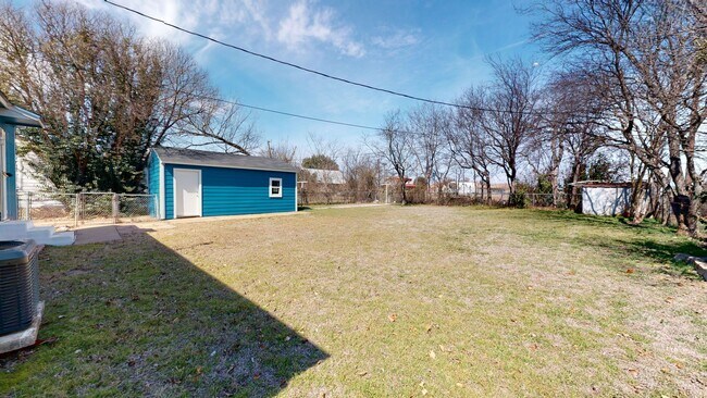 Building Photo - HUGE PRICE IMPROVEMENT $995!!!!