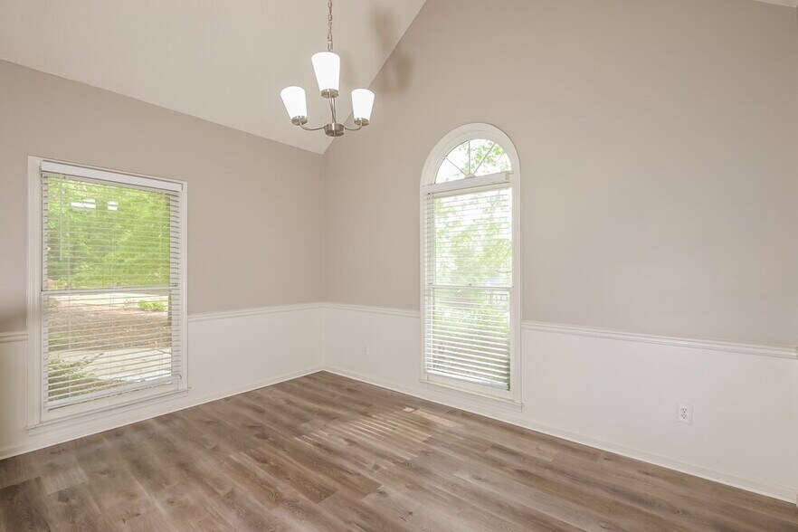 Building Photo - 14 Sleepy Hollow Ct