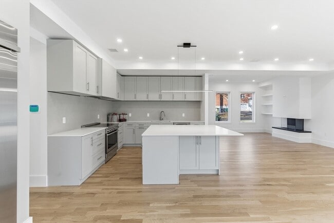 Building Photo - 82 Louise Rd