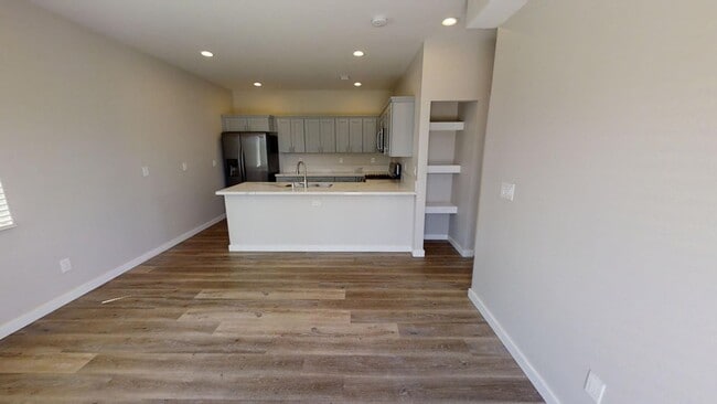 Building Photo - 5327 E Falls View Dr