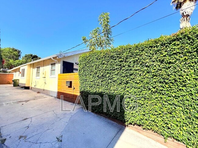 Building Photo - 4447 Lockwood Ave