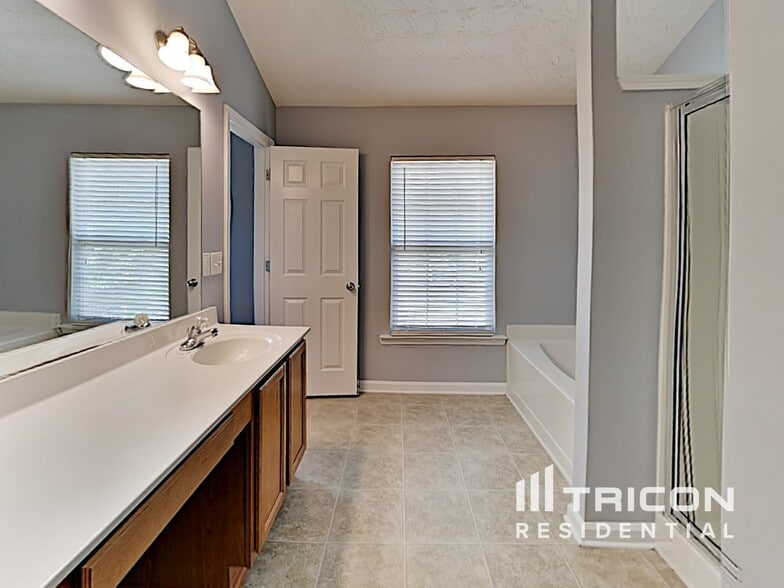 Building Photo - 3816 Shenfield Dr