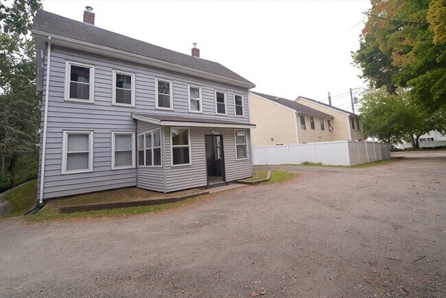 Building Photo - 1567 Concord St