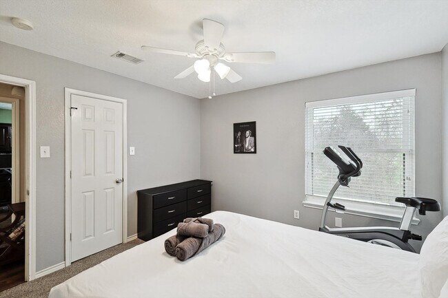 Building Photo - 2005 Glory Creek Cir