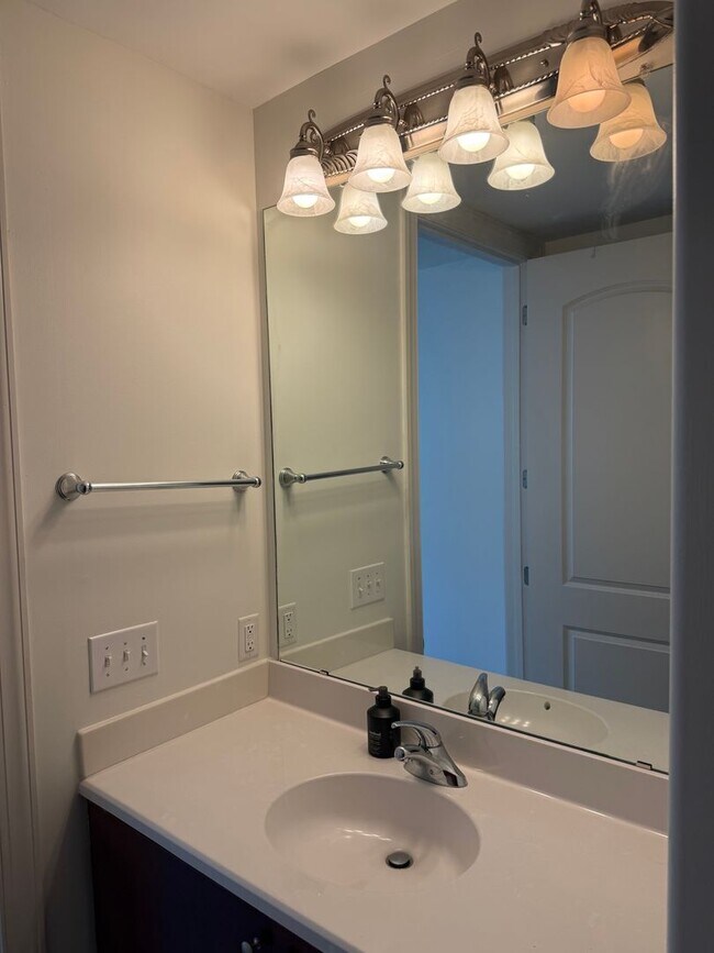 Building Photo - 4620 Piedmont Row Dr