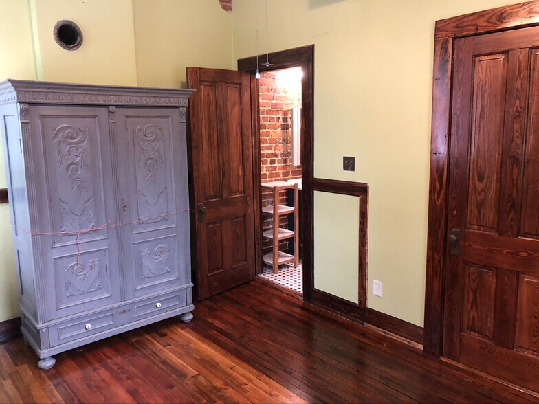 Building Photo - 457 Dauphin St