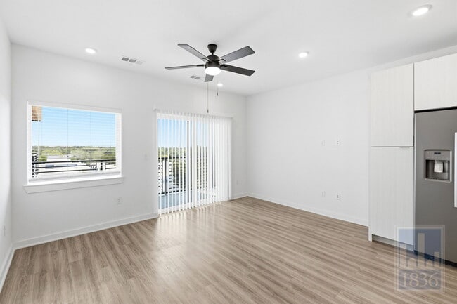 Building Photo - 4802 S Congress Ave