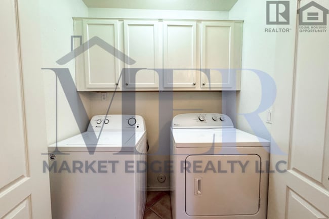 Building Photo - 3Bed/2Bath House at 51st Ave/Loop 101! $199 MOVE-IN SPECIAL! Ready for Immediate Move-In!