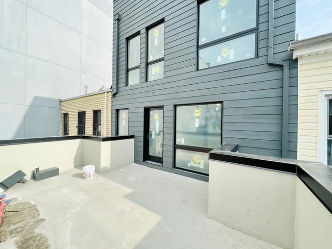 Building Photo - 361 Winthrop St