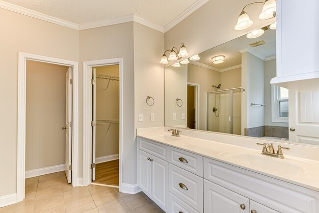 Building Photo - 4116 Chastain Dr